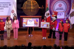 Develan billete de la Lotería Nacional por los 450 años de la Fundación de León, Guanajuato